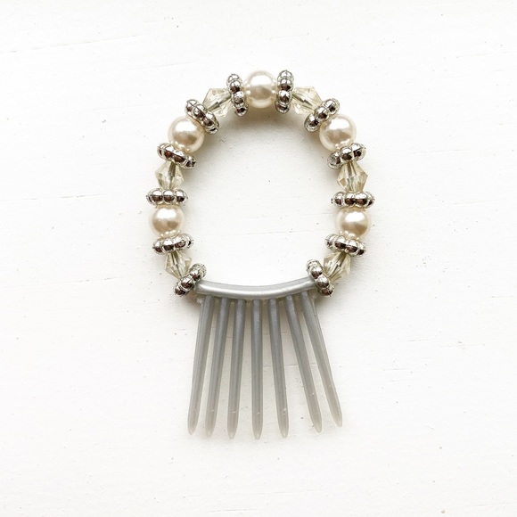Vintage Accessories - Vintage gray & pearl bead circle hair comb